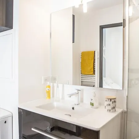 Daire Place Du Palais 3° *